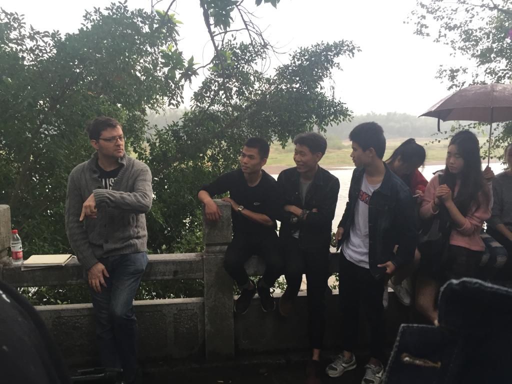 学生与外教FELIS交流