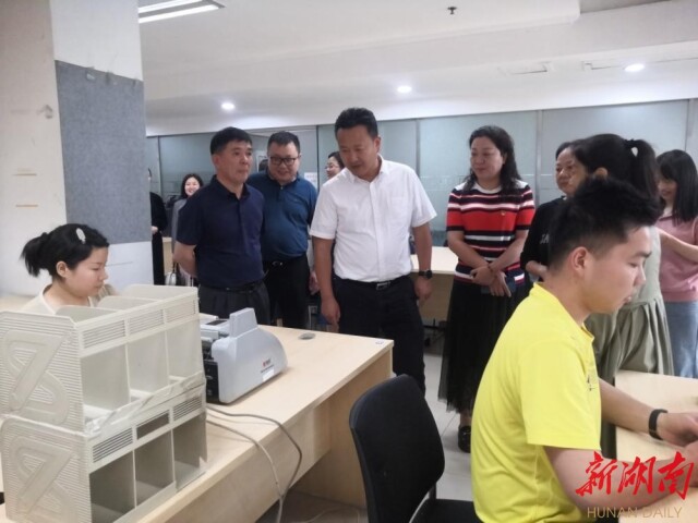 湖南现代物流职院:党委书记访企拓岗下功夫